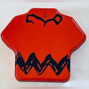 PEANUTS Collectible Shirt Tin SLEDDING SET 4 Miniature Figures Snoopy New